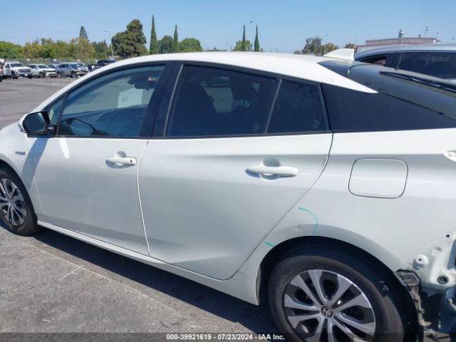 JTDL9RFU5L3016196 Toyota Prius Le Awd-e