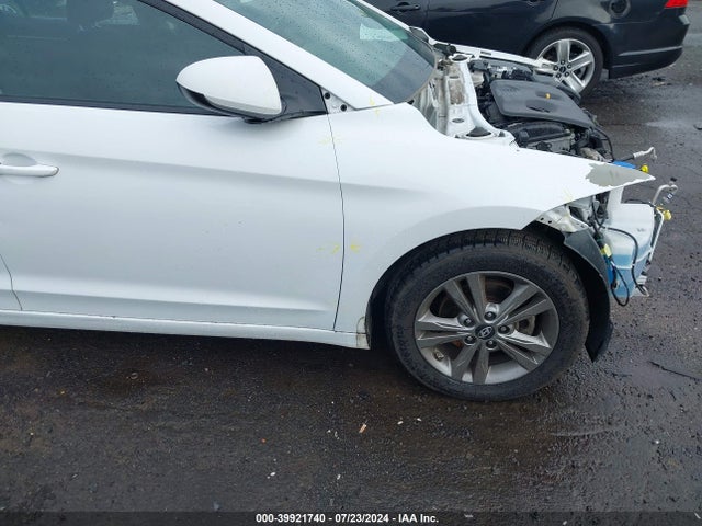 Hyundai Elantra Value Edition 2018 5NPD84LFXJH319475 Image 17