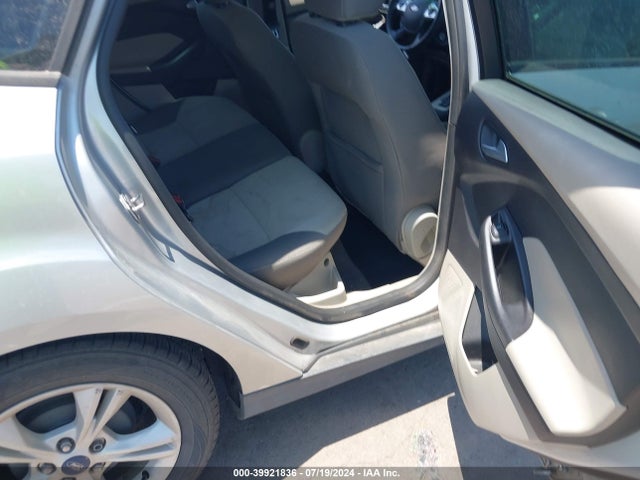 Ford FOCUS SE 2014 1FADP3K21EL432573 Image 8