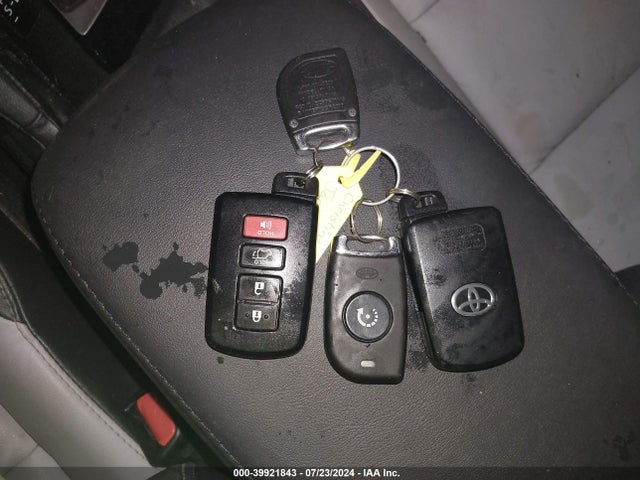 Toyota Rav4 Limited 2017 2T3DFREV2HW581100 Image 11