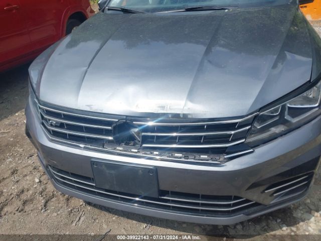 1VWDT7A35HC000447 Volkswagen Passat 1.8t R-line