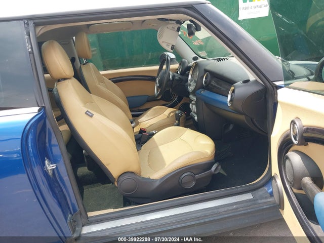 2008 MINI COOPER CLUBMAN WMWML33568TN68410 Photo 4