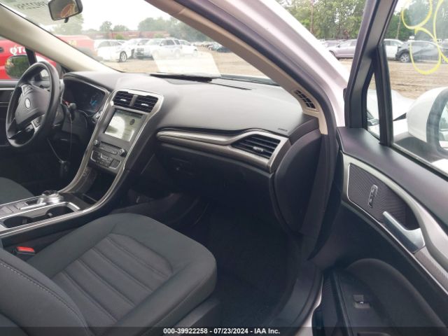 3FA6P0HDXJR232383 Ford FUSION SE