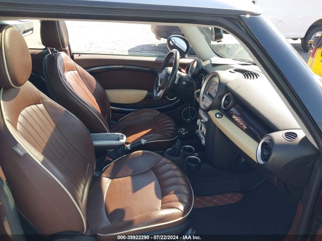 2009 MINI COOPER WMWML33569TX34071 Photo 4