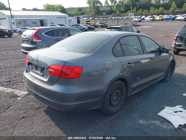 3VW2K7AJ7EM322042 Volkswagen Jetta 2.0l S