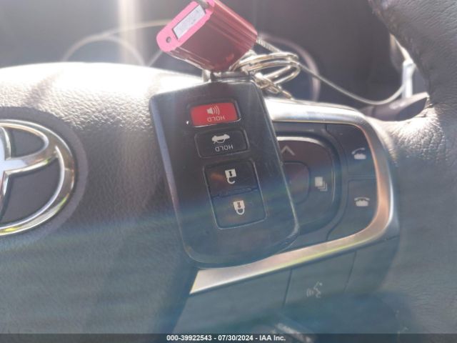 4T1BF1FK8HU680977 Toyota CAMRY XLE