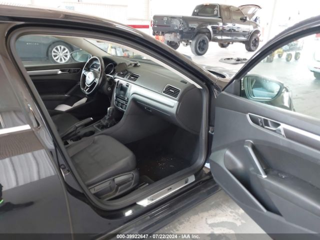 1VWDT7A31HC003216 Volkswagen Passat 1.8t R-line