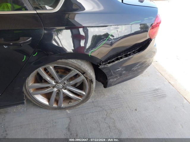 1VWDT7A31HC003216 Volkswagen Passat 1.8t R-line