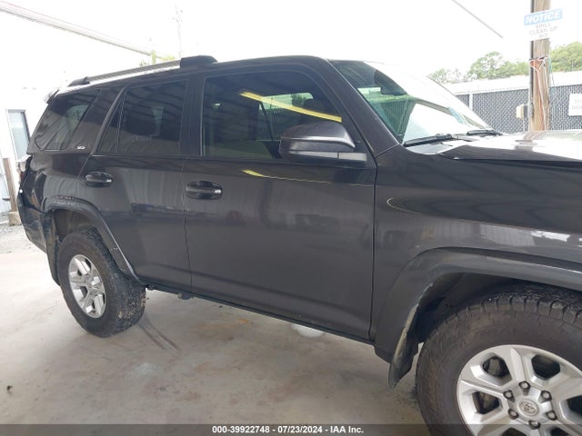 Toyota 4RUNNER SR5 2022 JTEEU5JR5N5251879 Image 14
