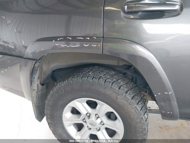 Toyota 4RUNNER SR5 2022 JTEEU5JR5N5251879 Image 21