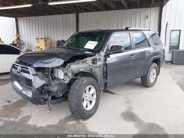 Toyota 4RUNNER SR5 2022 JTEEU5JR5N5251879 Image 2