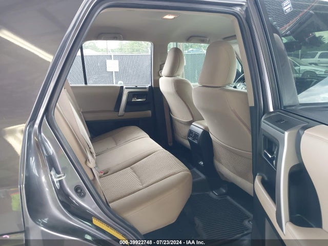 Toyota 4RUNNER SR5 2022 JTEEU5JR5N5251879 Image 8