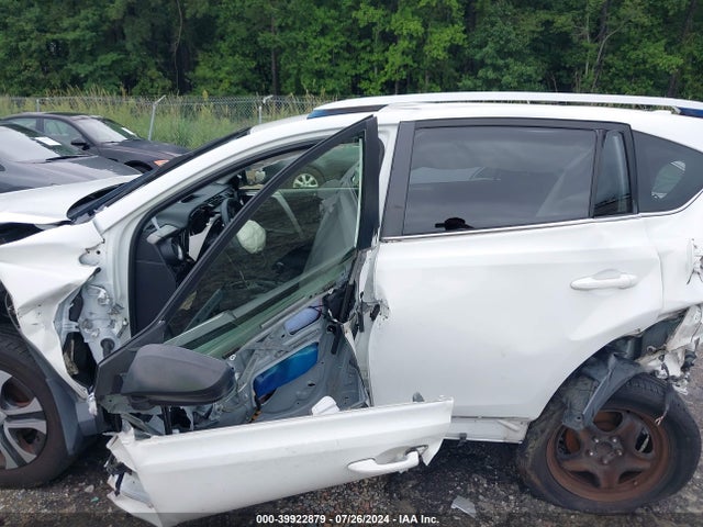 Toyota RAV4 LE 2016 JTMZFREV4GJ078087 Image 14