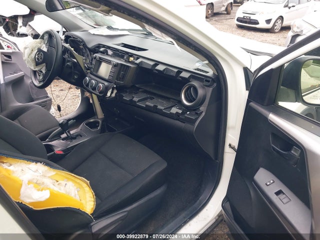 Toyota RAV4 LE 2016 JTMZFREV4GJ078087 Image 5