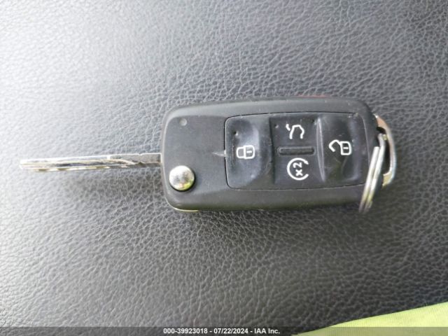 1VWBA7A39JC015939 Volkswagen Passat 2.0t Se