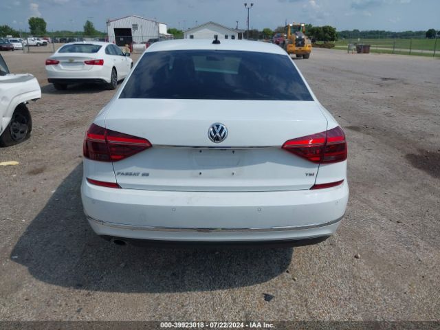 1VWBA7A39JC015939 Volkswagen Passat 2.0t Se