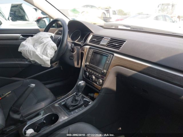 1VWBA7A39JC015939 Volkswagen Passat 2.0t Se