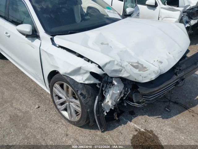 1VWBA7A39JC015939 Volkswagen Passat 2.0t Se