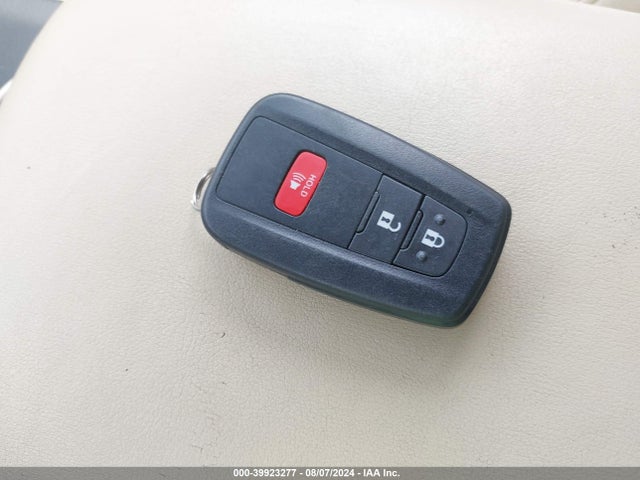 Toyota C-HR XLE 2019 NMTKHMBX8KR068192 Image 11
