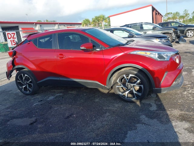Toyota C-HR XLE 2019 NMTKHMBX8KR068192 Image 13