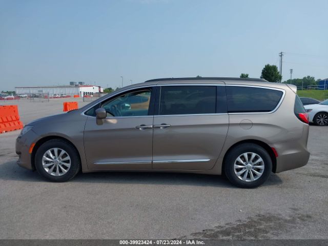 2C4RC1BG8HR711901 Chrysler Pacifica Touring-l