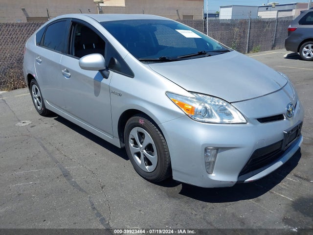 Toyota Prius Two 2015 JTDKN3DU7F0484573 главное изображение