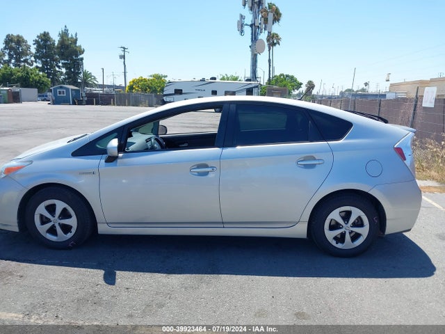 Toyota Prius Two 2015 JTDKN3DU7F0484573 Image 14