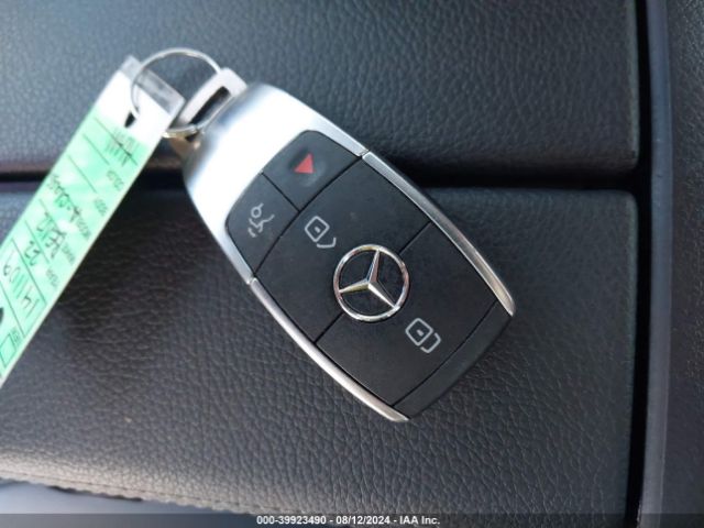 W1K3G4FB4NJ338145 Mercedes-Benz A 220 4matic