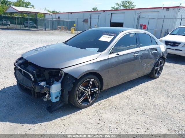 W1K3G4FB4NJ338145 Mercedes-Benz A 220 4matic
