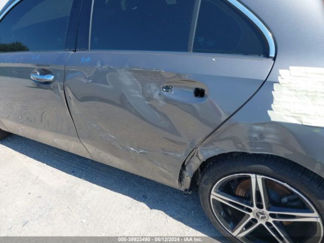 W1K3G4FB4NJ338145 Mercedes-Benz A 220 4matic