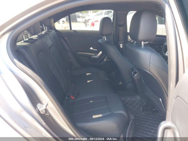 W1K3G4FB4NJ338145 Mercedes-Benz A 220 4matic