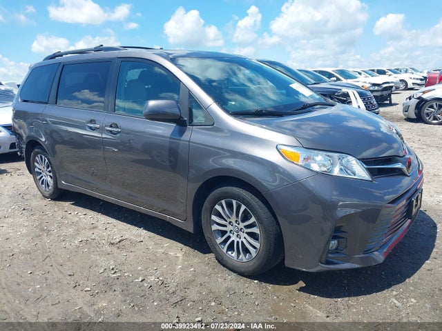 Toyota Sienna Xle 8 Passenger 2018 5TDYZ3DC0JS948931 main image