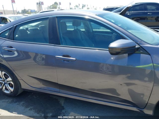 2HGFC2F58JH517853 Honda Civic Lx