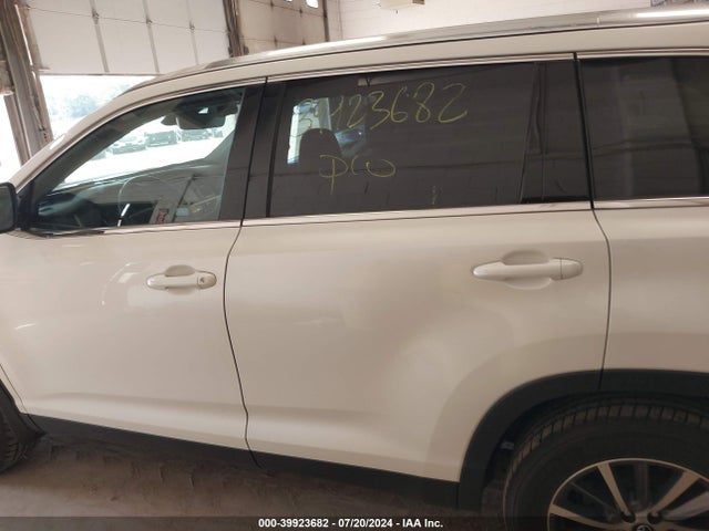 Toyota Highlander Xle 2019 5TDJZRFH7KS598356 Image 14