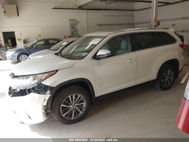 Toyota Highlander Xle 2019 5TDJZRFH7KS598356 Image 2