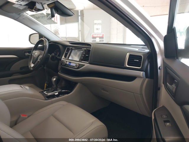 Toyota Highlander Xle 2019 5TDJZRFH7KS598356 Image 5