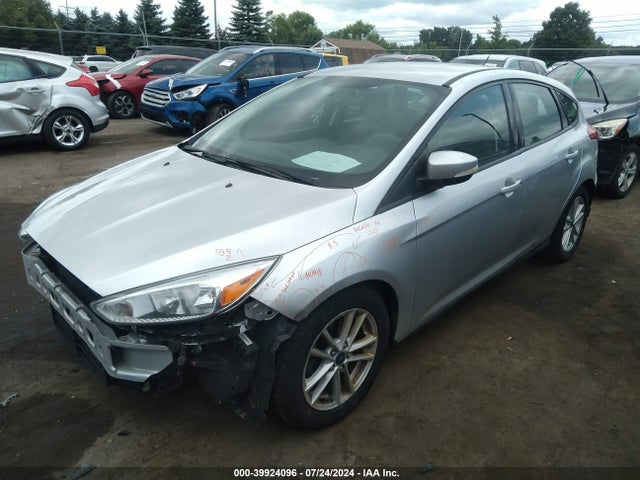 Ford FOCUS SE 2017 1FADP3K29HL286363 Image 2