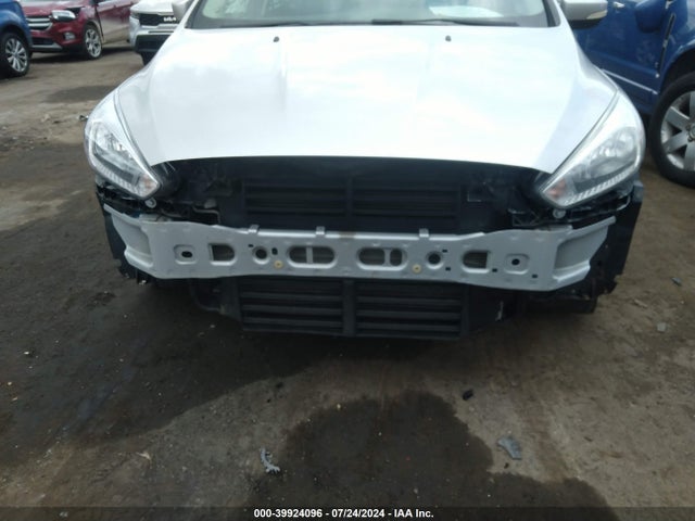 Ford FOCUS SE 2017 1FADP3K29HL286363 Image 6