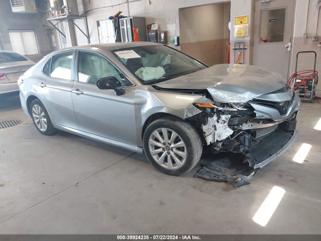 Toyota CAMRY LE 2019 4T1B11HK7KU728939 main image