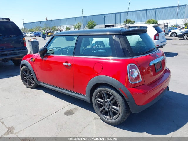 2011 MINI COOPER WMWSU3C52BT251106 Photo 2