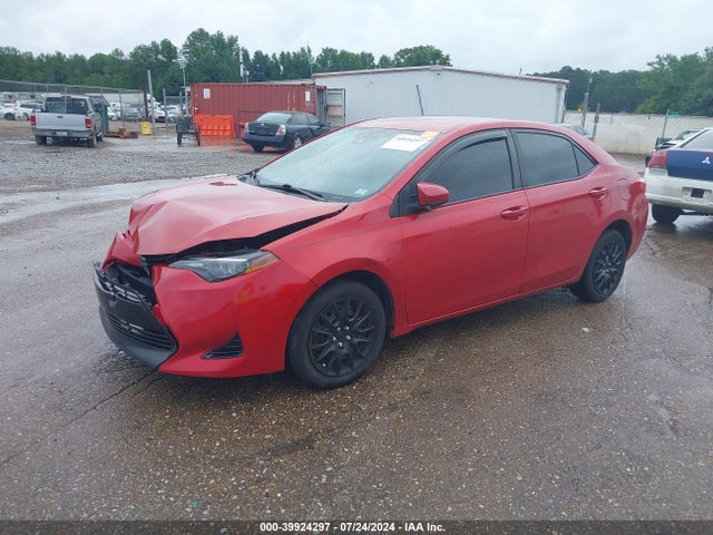 Toyota COROLLA LE 2018 5YFBURHE2JP853704 Image 2