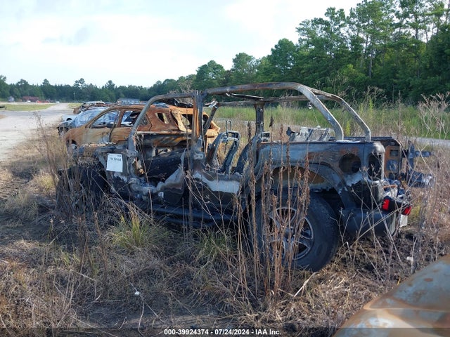 1C4HJXDG9KW558526 Jeep Wrangler Unlimited Sport S 4x4