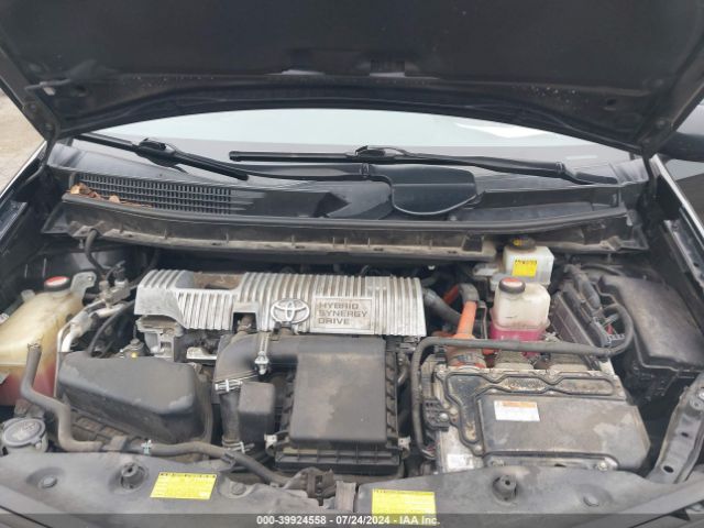 JTDZN3EU1EJ010625 Toyota Prius V Three