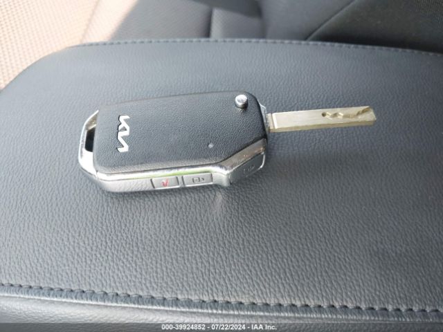 KNDJ23AU0P7883651 KIA SOUL LX