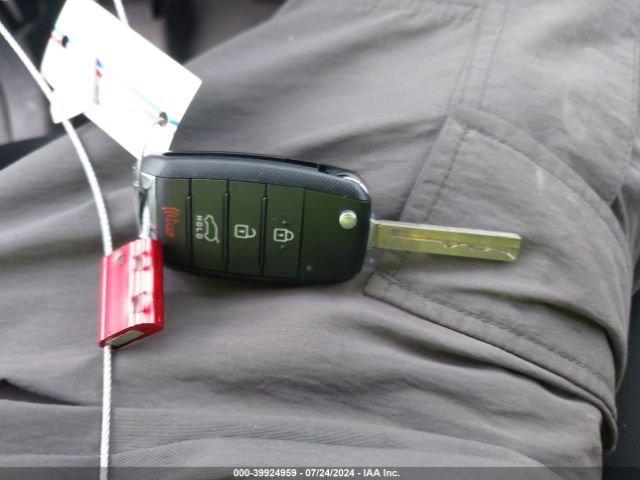 5XYPGDA52KG457482 KIA Sorento 3.3l Lx