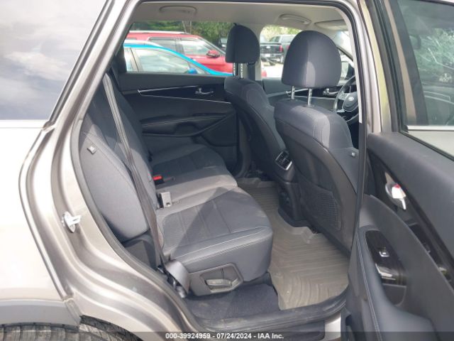 5XYPGDA52KG457482 KIA Sorento 3.3l Lx