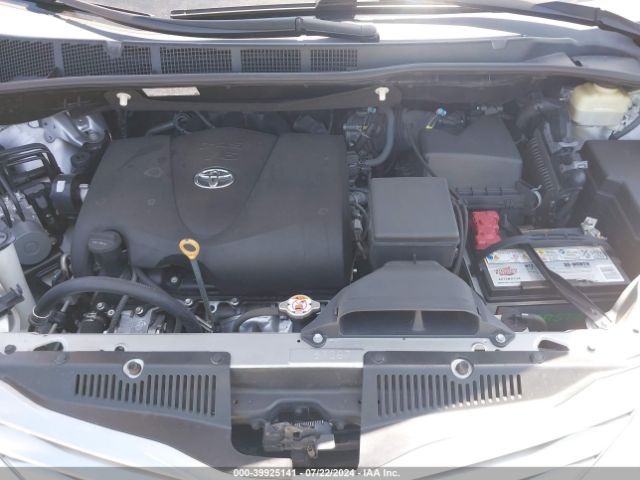 5TDKZ3DC1HS875908 Toyota Sienna Le 8 Passenger
