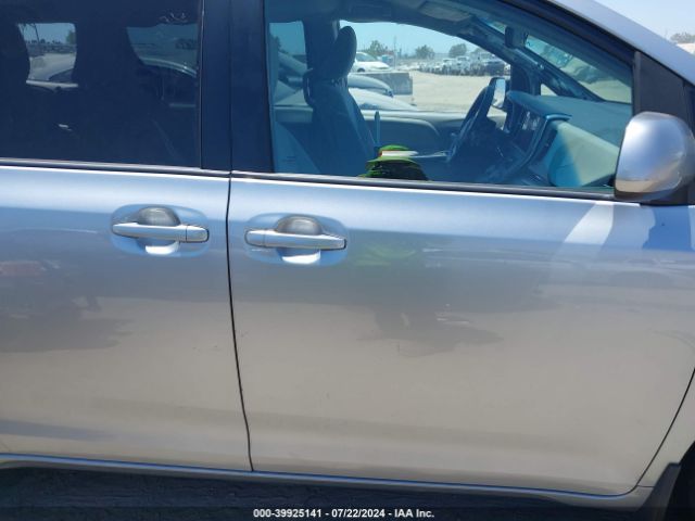 5TDKZ3DC1HS875908 Toyota Sienna Le 8 Passenger