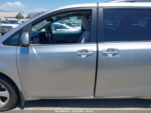 5TDKZ3DC1HS875908 Toyota Sienna Le 8 Passenger