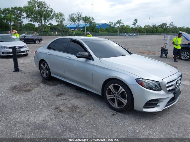 Mercedes-Benz E 300 2018 WDDZF4JB2JA406604 Image 1